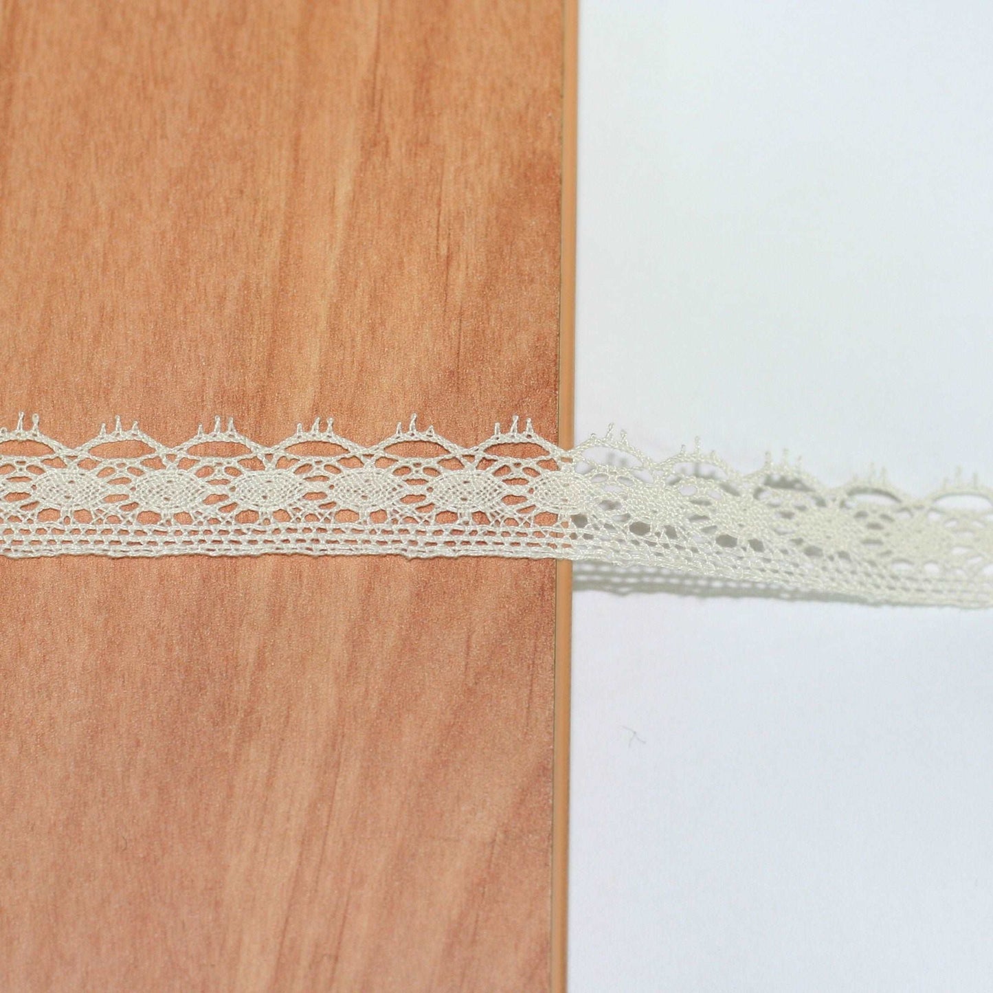 cotton crochet lace trimming - 5 mt (p916)