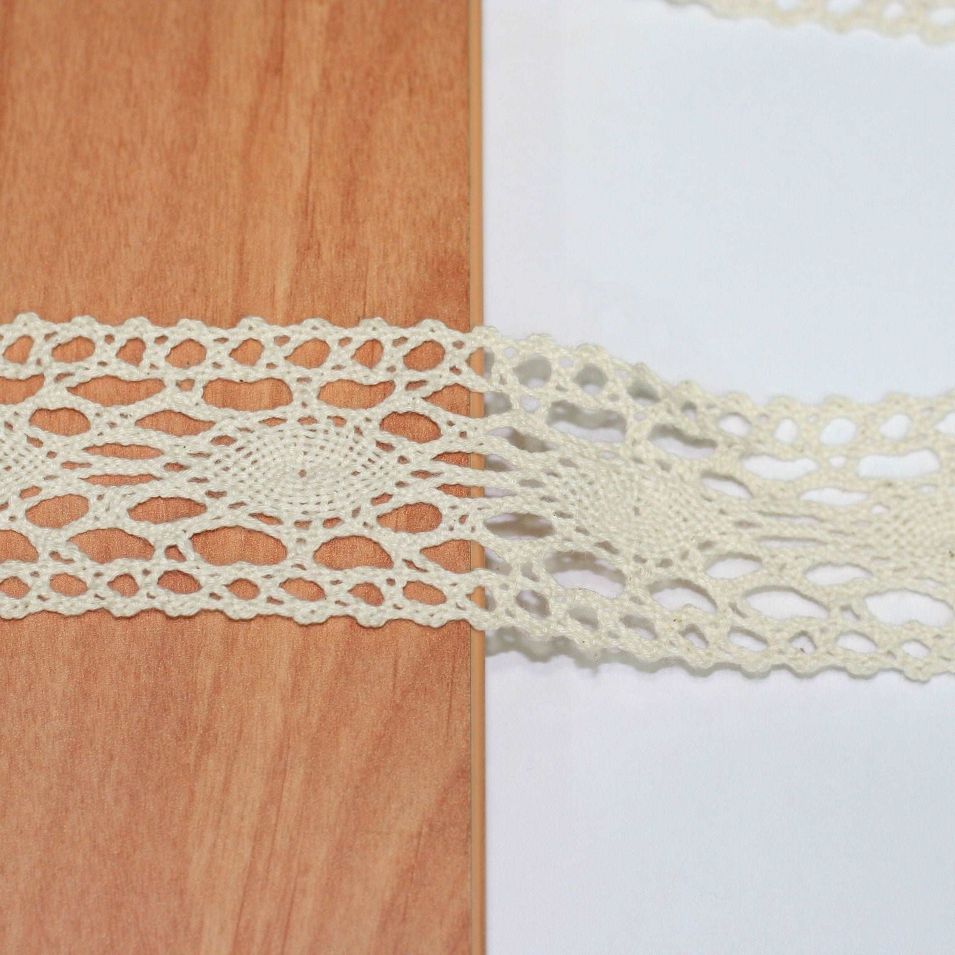 5mt cotton crochet lace vintage trimming (421-2)