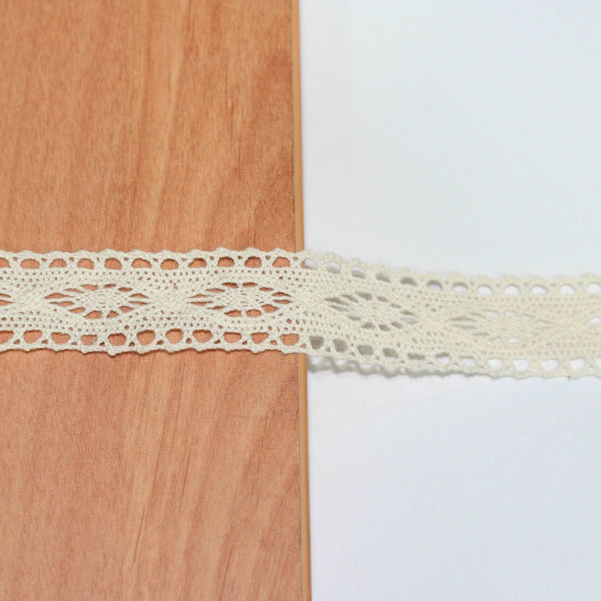 5mt cotton crochet lace vintage trimming (615)