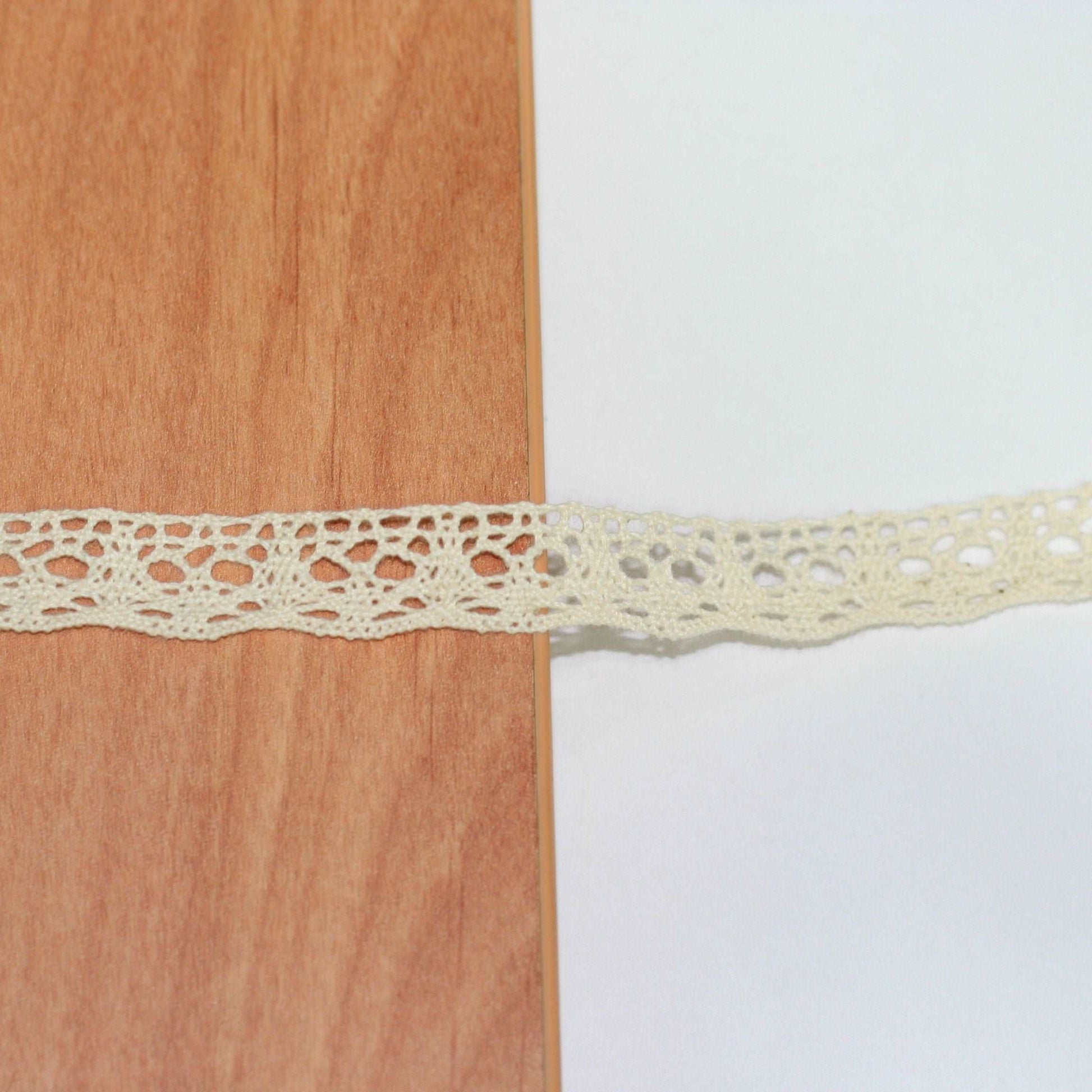 cotton crochet lace trimming - 5 mt (9562)