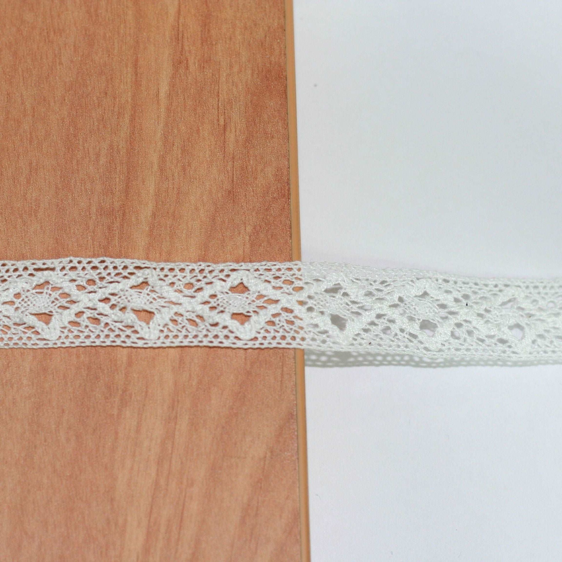 cotton crochet lace trimming  - 5 mt (729)