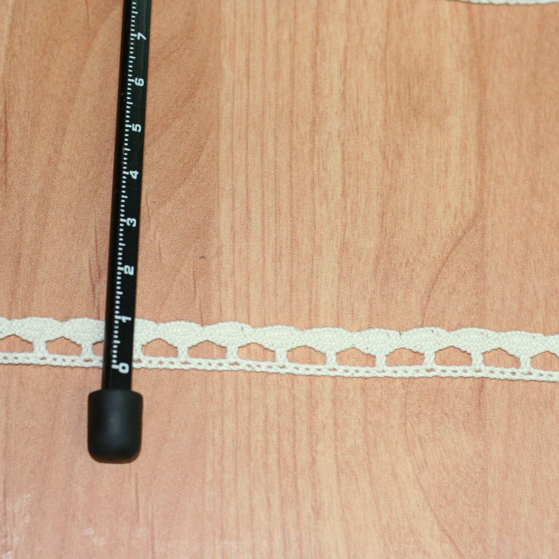 cotton crochet lace trimming - 5 mt (486)