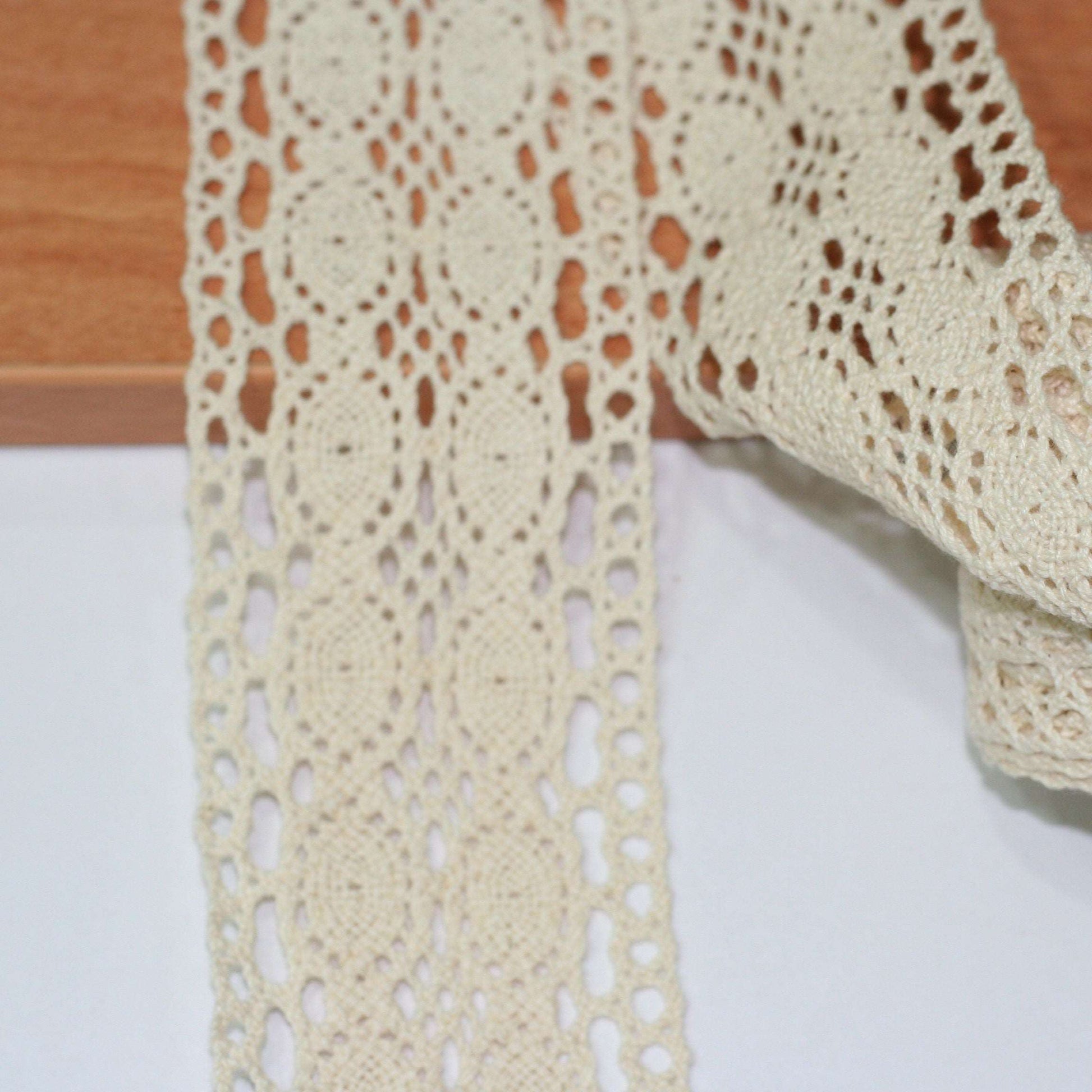 5mt cotton crochet lace vintage trimming (557)