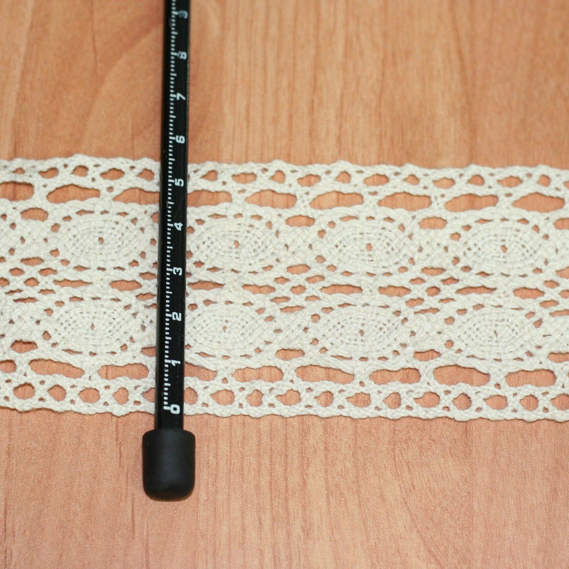 5mt cotton crochet lace vintage trimming (557)