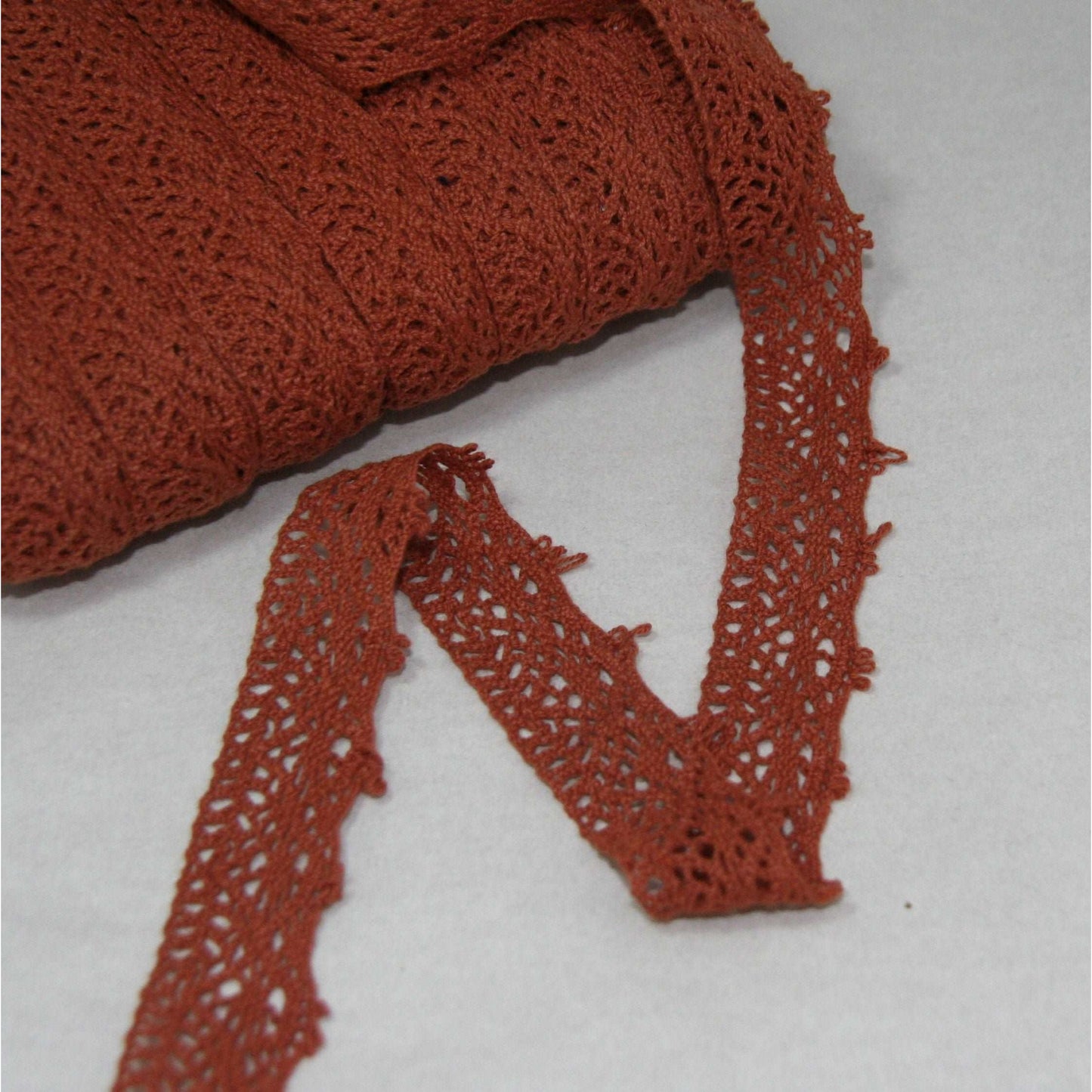 5mt brick red cotton crochet lace vintage trimming (34518)