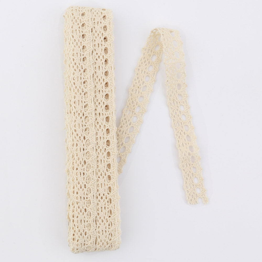 5mt cotton crochet lace vintage trimming (455)